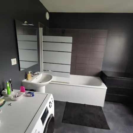 Maison 3 Chambres Avec Garage Sur Terrain Clos Proche Circuit 24h Hébergement de vacances