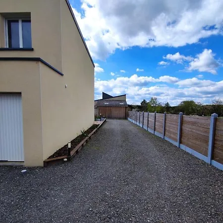 Maison 3 Chambres Avec Garage Sur Terrain Clos Proche Circuit 24h Hébergement de vacances *